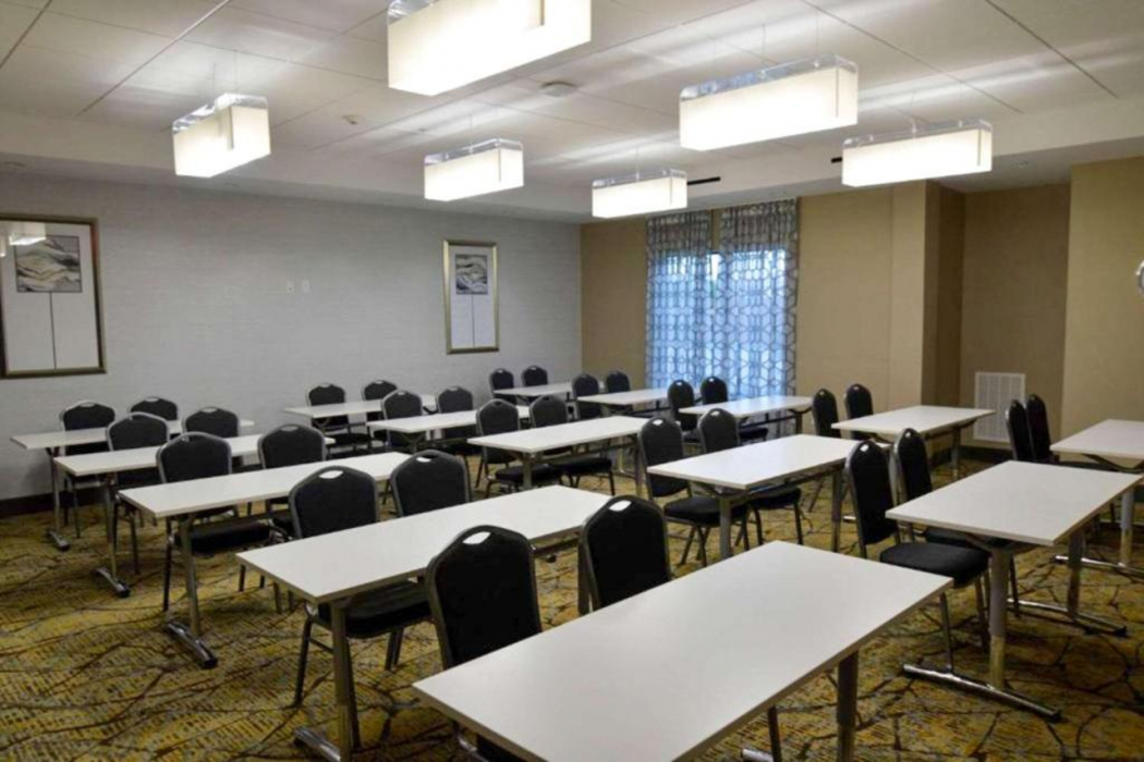 Comfort Inn & Suites Houston I-45 North IAH, TX 14/32