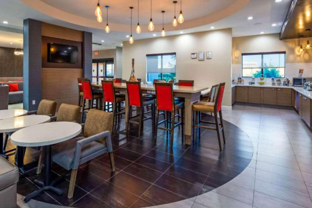 Comfort Inn & Suites Houston I-45 North IAH, TX 22/32