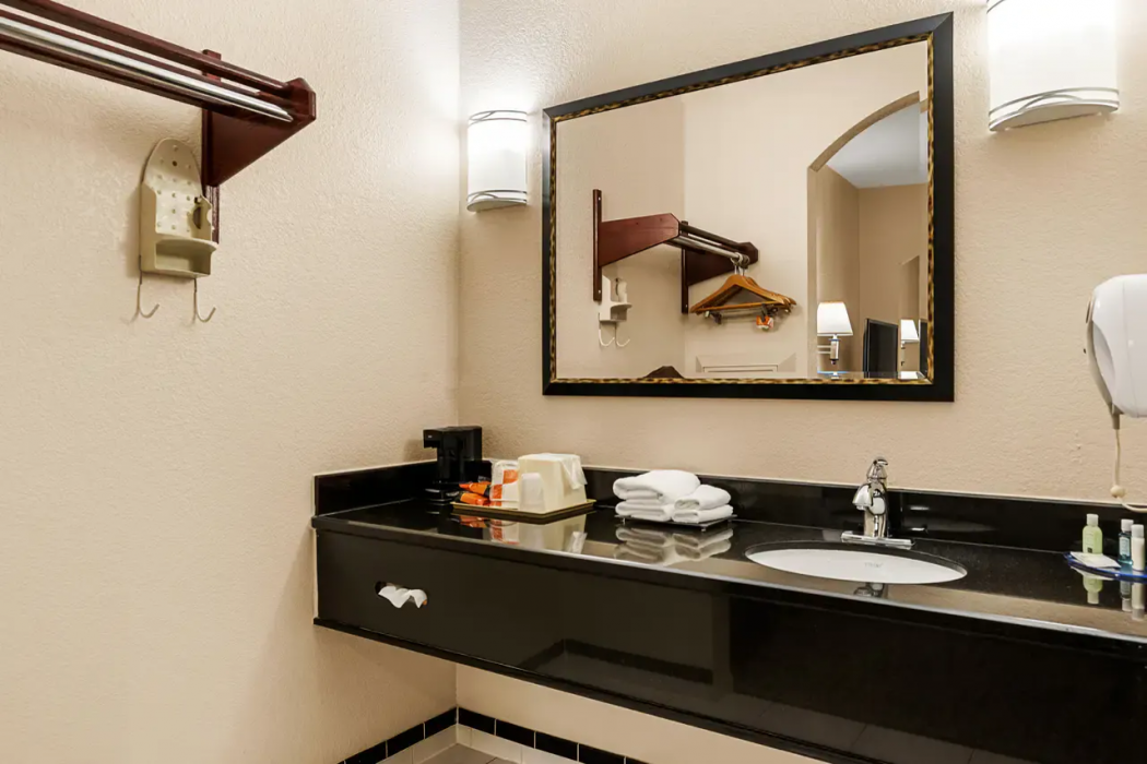 Quality Inn & Suites Houston Northwest - Cypress 12/30