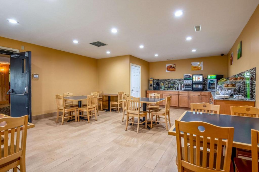 Quality Inn Tully I-81 10/61