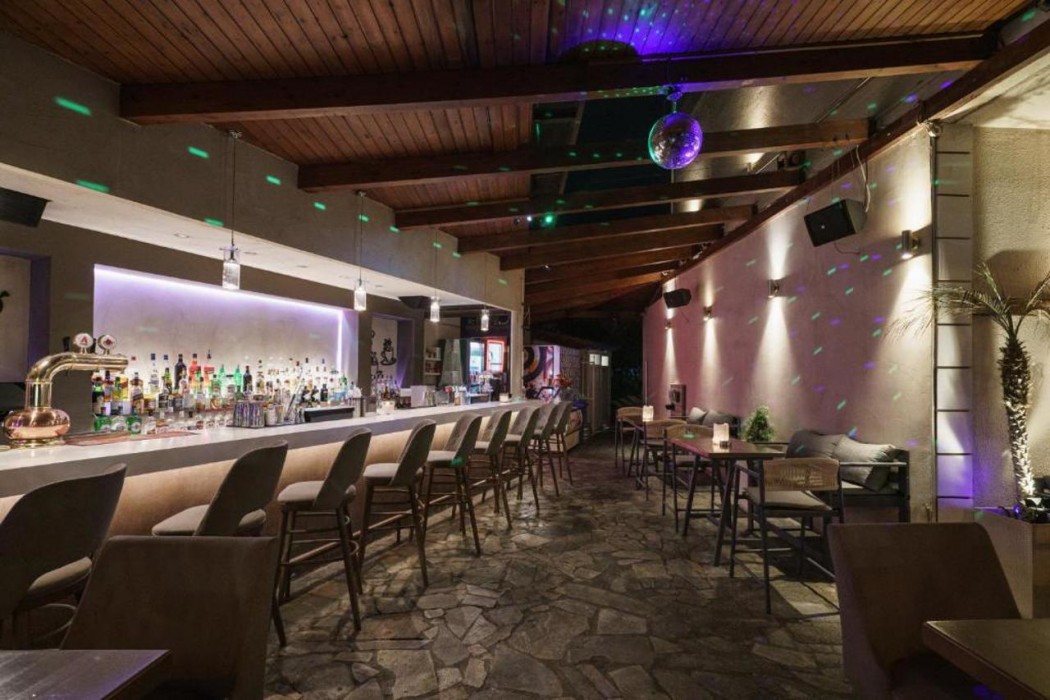 Axos Hotel 40/70