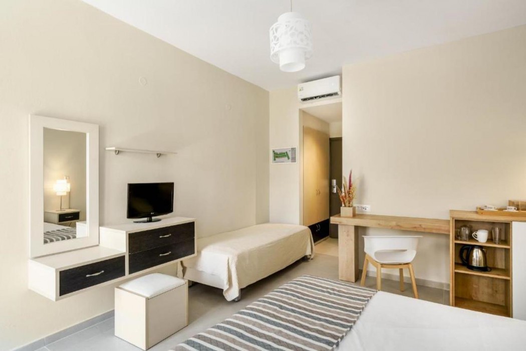 Axos Hotel 28/70
