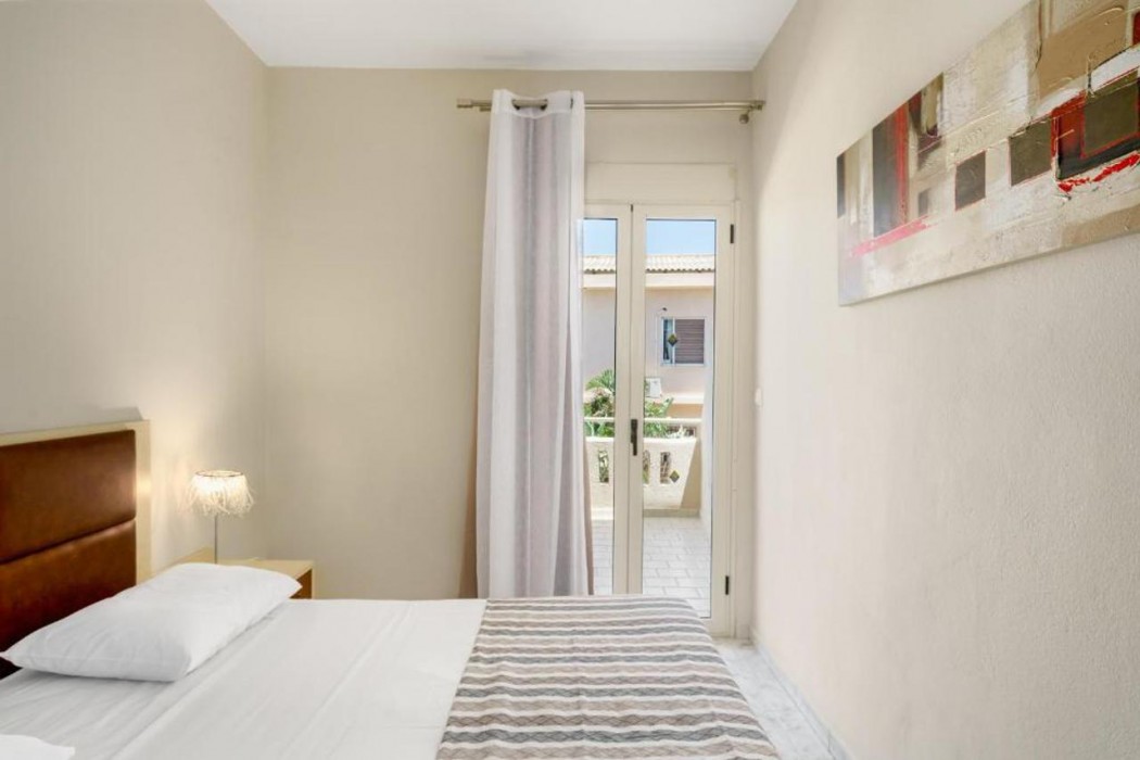 Axos Hotel 25/70