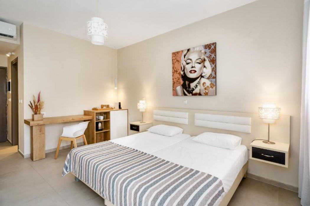 Axos Hotel 27/70
