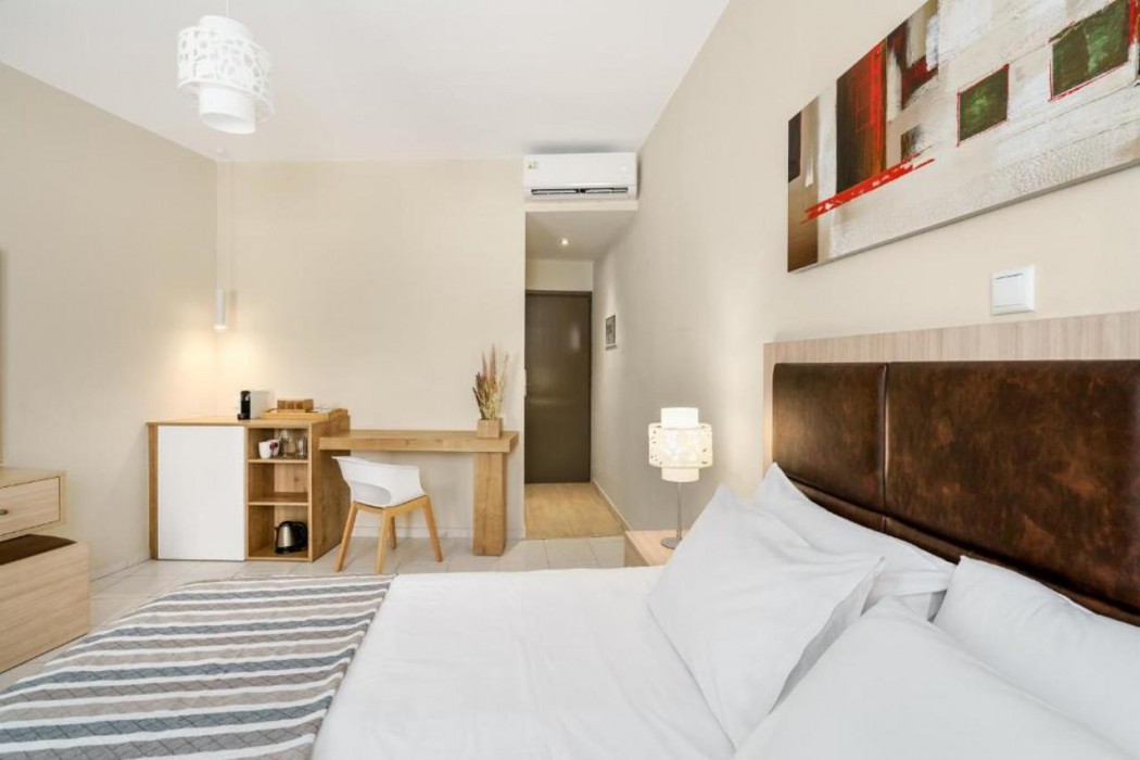 Axos Hotel 21/70