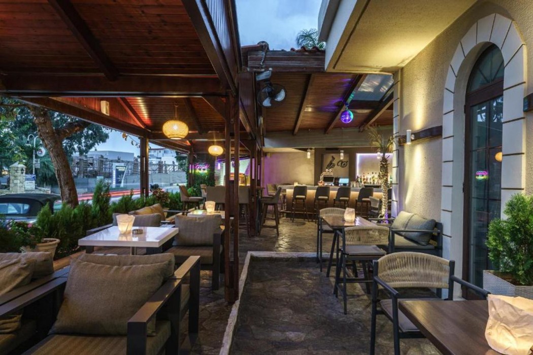 Axos Hotel 38/70