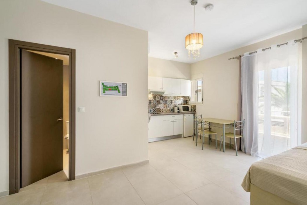 Axos Hotel 15/70