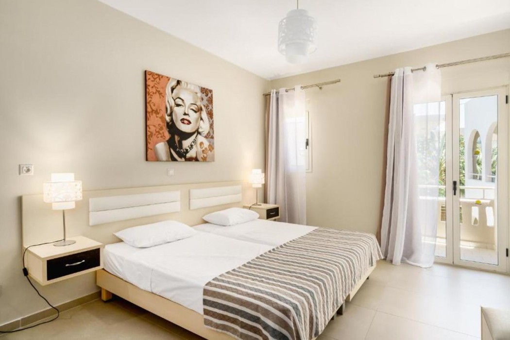 Axos Hotel 24/70