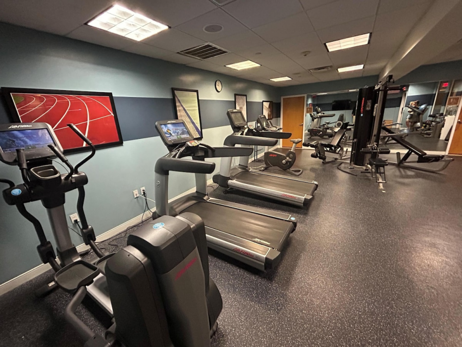 Best Western Premier Plainview-Long Island Hotel 26/52