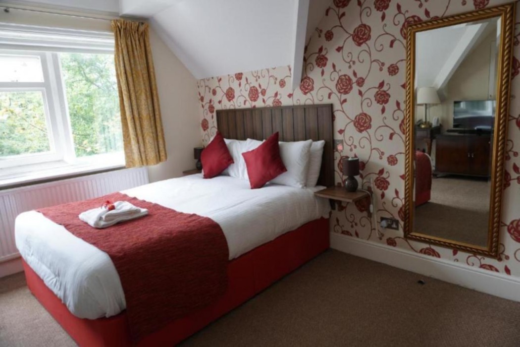 OYO Broadfield Park Hotel 32/49