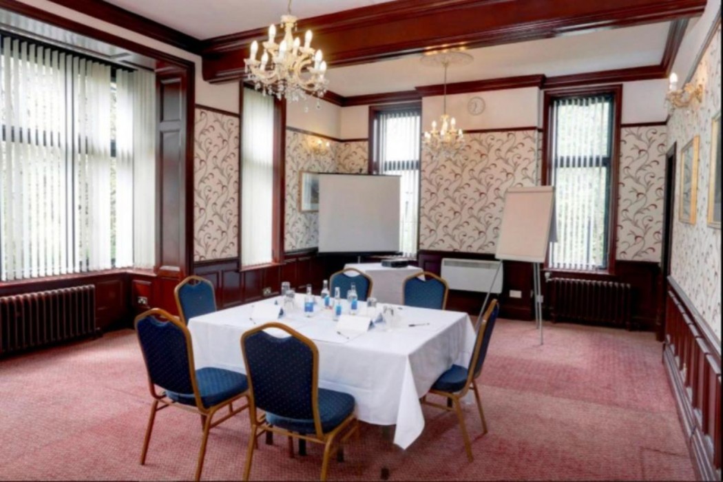 OYO Broadfield Park Hotel 41/49