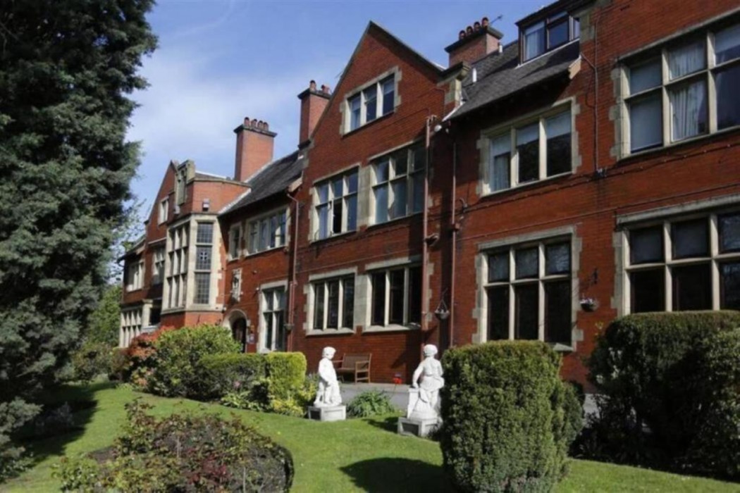 OYO Broadfield Park Hotel