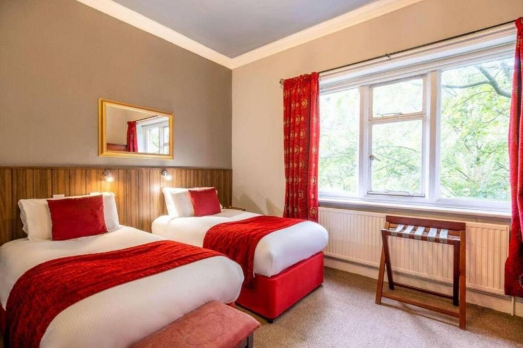 OYO Broadfield Park Hotel 25/49