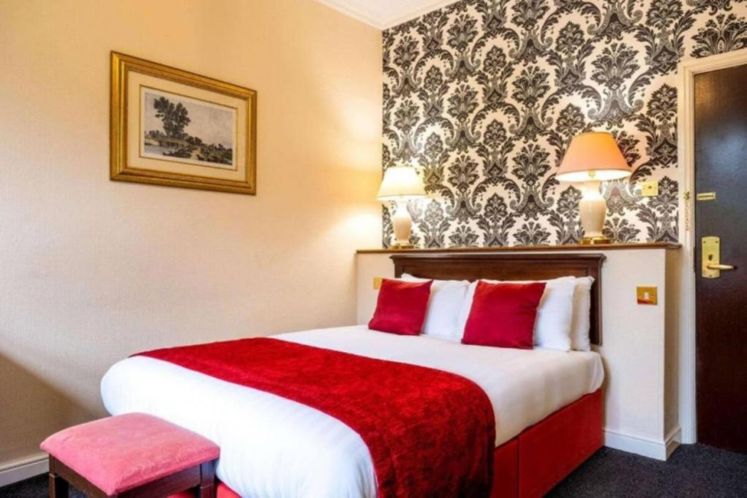 OYO Broadfield Park Hotel 17/49