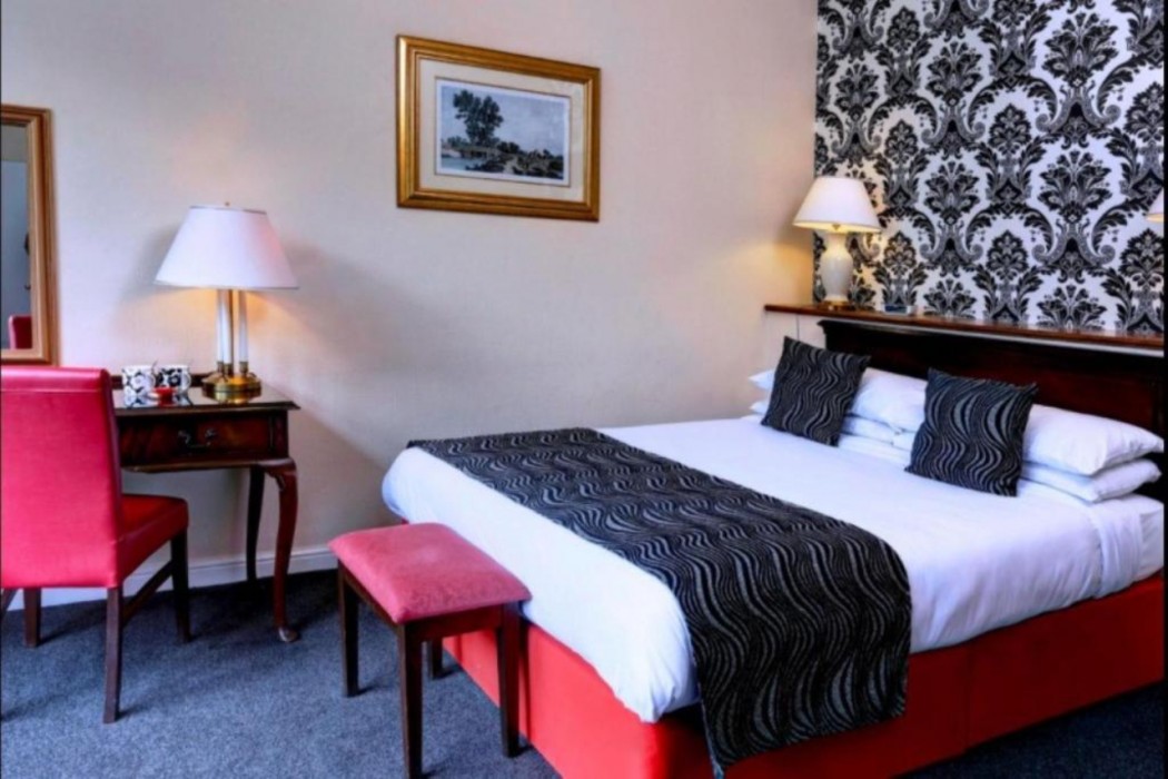 OYO Broadfield Park Hotel 15/49