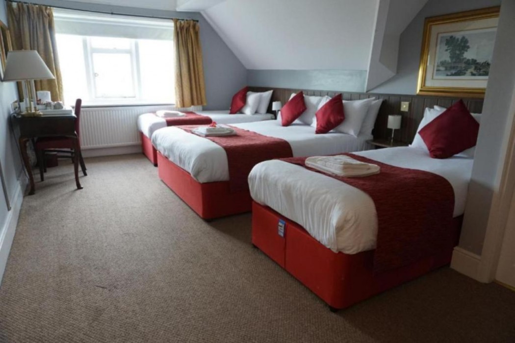 OYO Broadfield Park Hotel 30/49