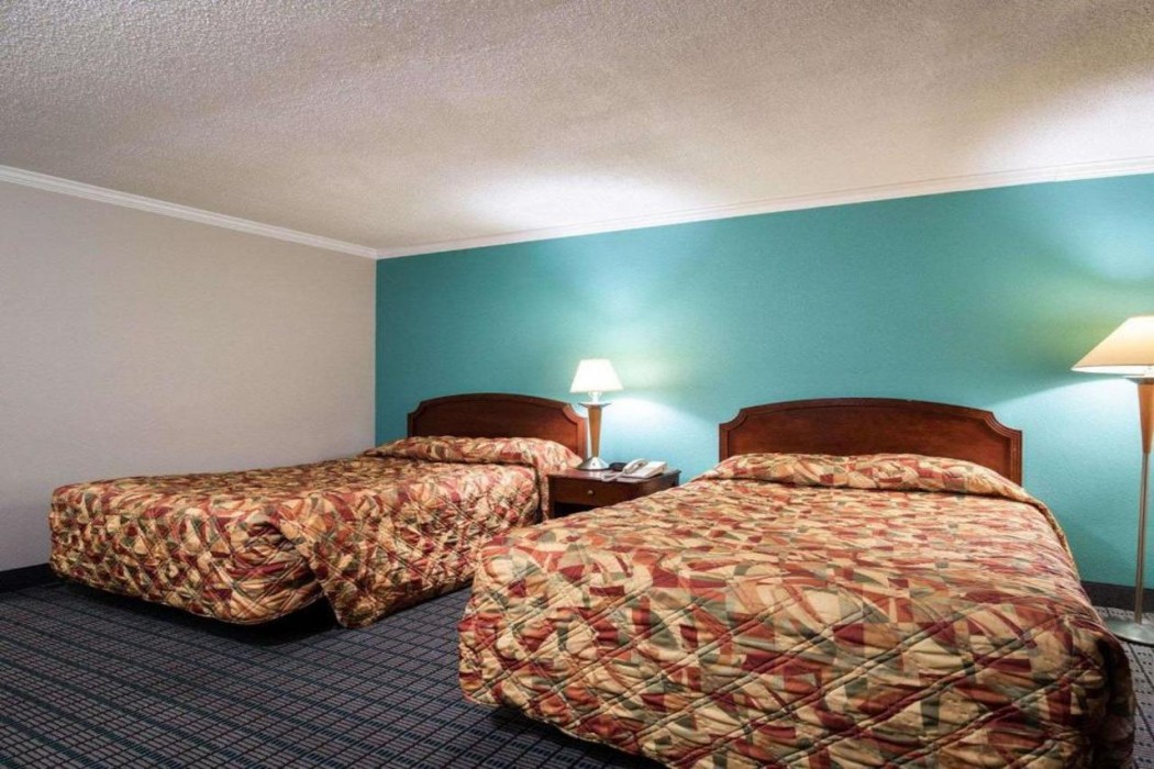 Rodeway Inn Syracuse Carrier Circle 21/32