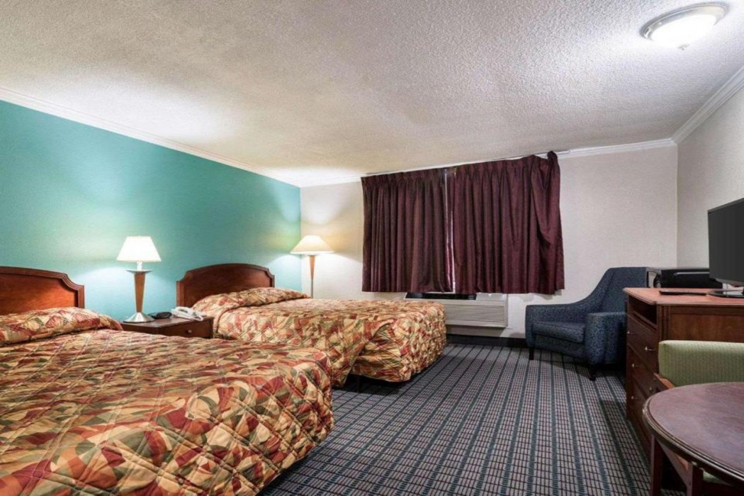 Rodeway Inn Syracuse Carrier Circle 22/32