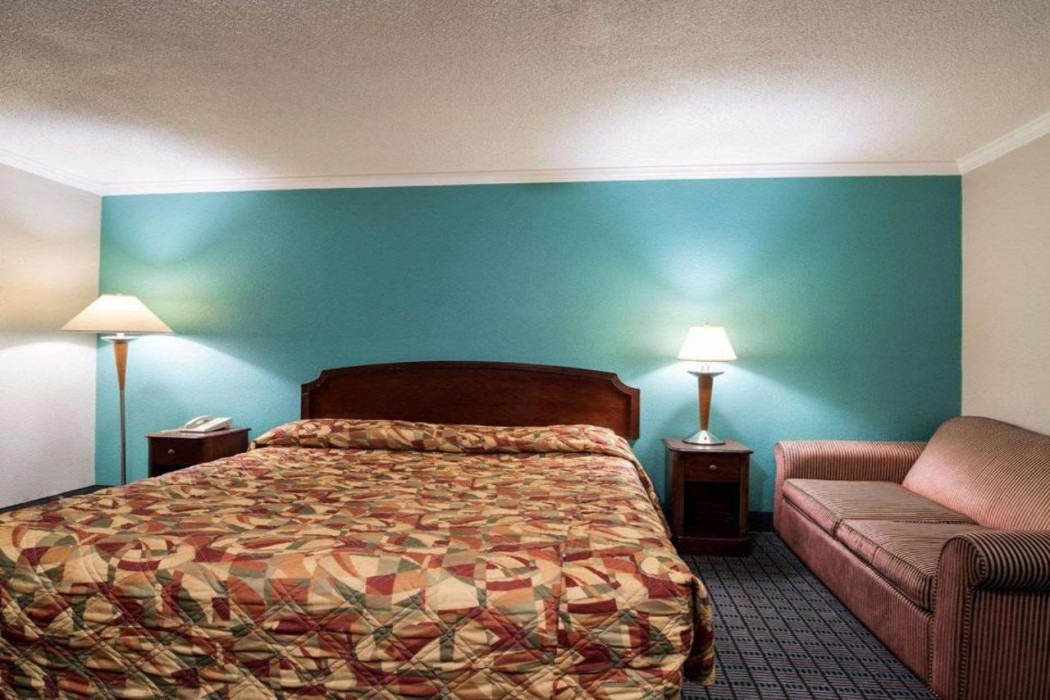 Rodeway Inn Syracuse Carrier Circle 19/32