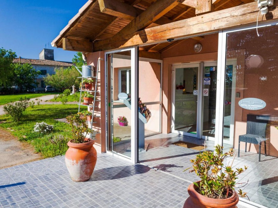 HOTEL LE PRESIDENT 2/58