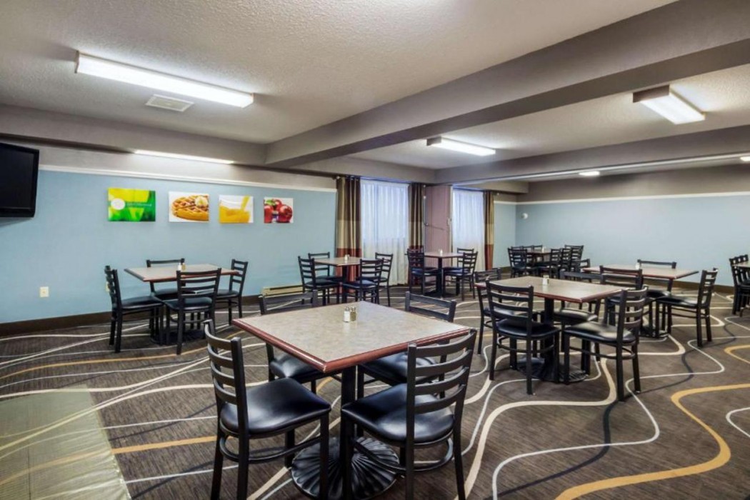Quality Inn & Suites Newberry, MI 33/49