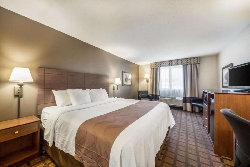 Quality Inn & Suites Newberry, MI 11/49