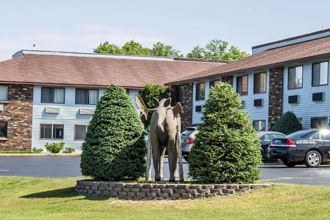 Quality Inn & Suites Newberry, MI 2/49