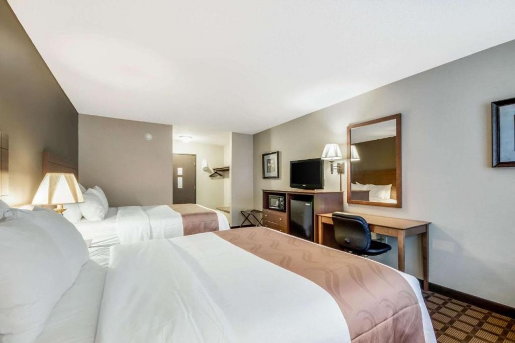 Quality Inn & Suites Newberry, MI 10/49
