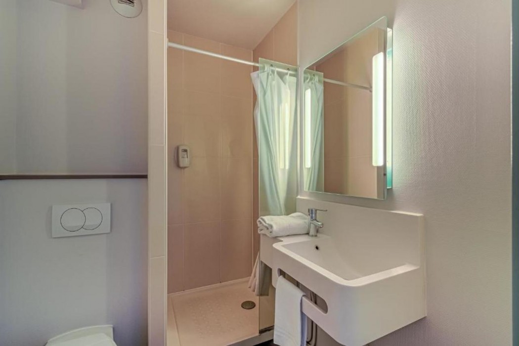 B&B HOTEL Salon De Provence 7/17