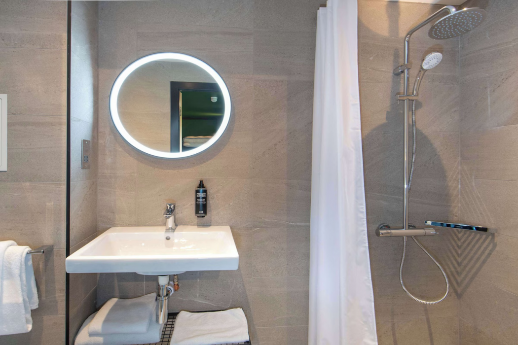 Ibis Styles London Gatwick Airport 16/64