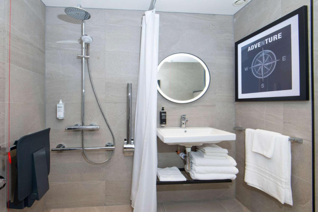 Ibis Styles London Gatwick Airport 17/64