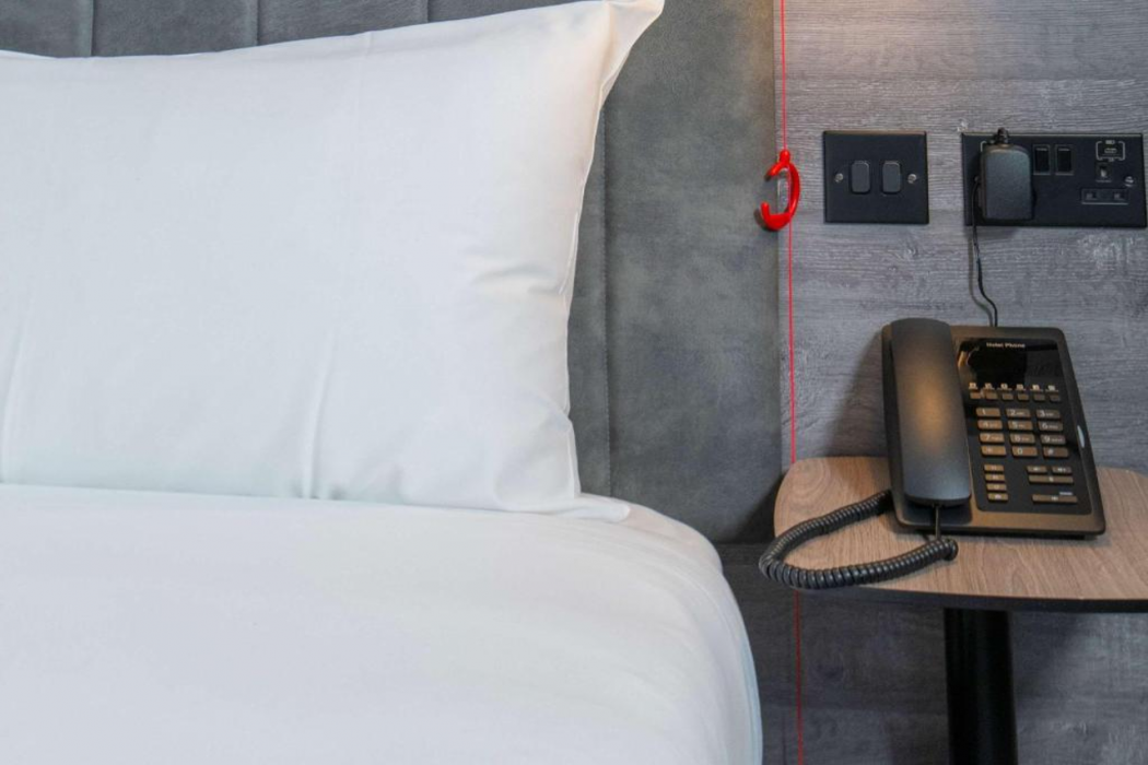Ibis Styles London Gatwick Airport 12/64