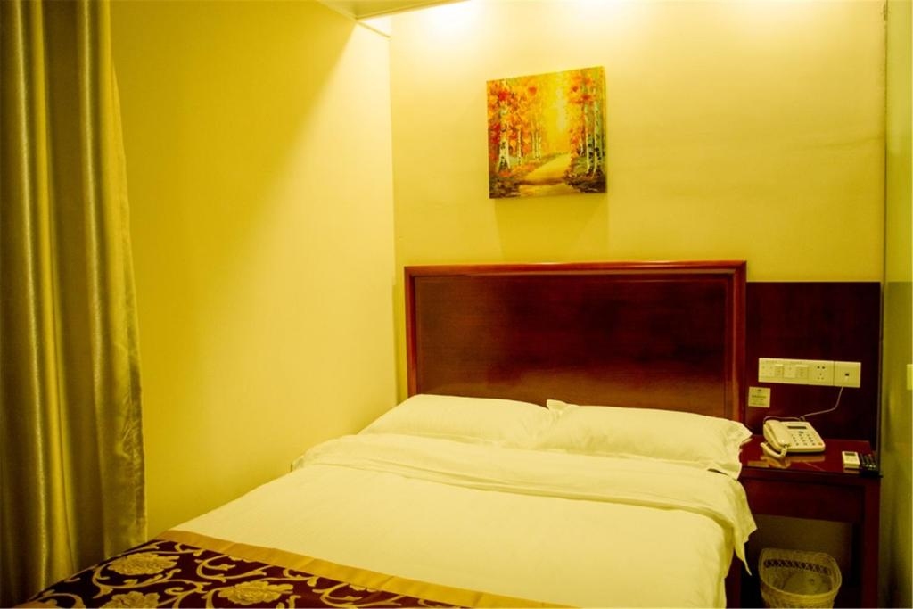 Greentree Inn Jiujiang Railway Station QianhongXiang Hotel 10/68