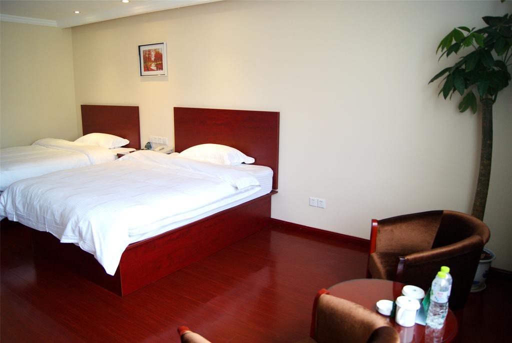 Greentree Inn Jiujiang Railway Station QianhongXiang Hotel 4/68