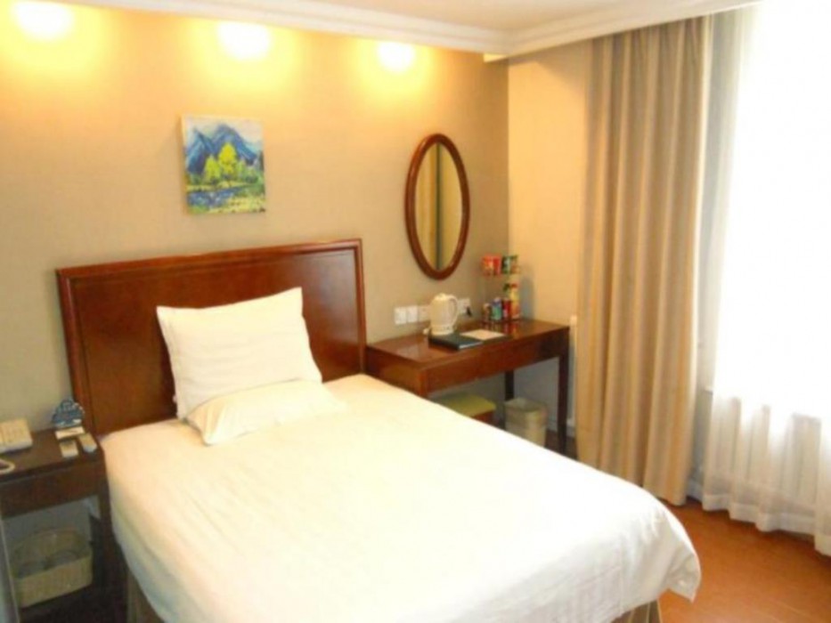 Green Tree Inn Urumqi South Xinhua Road Business Hotel 18/42