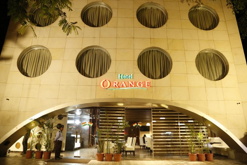 HOTEL ORANGE 1/27