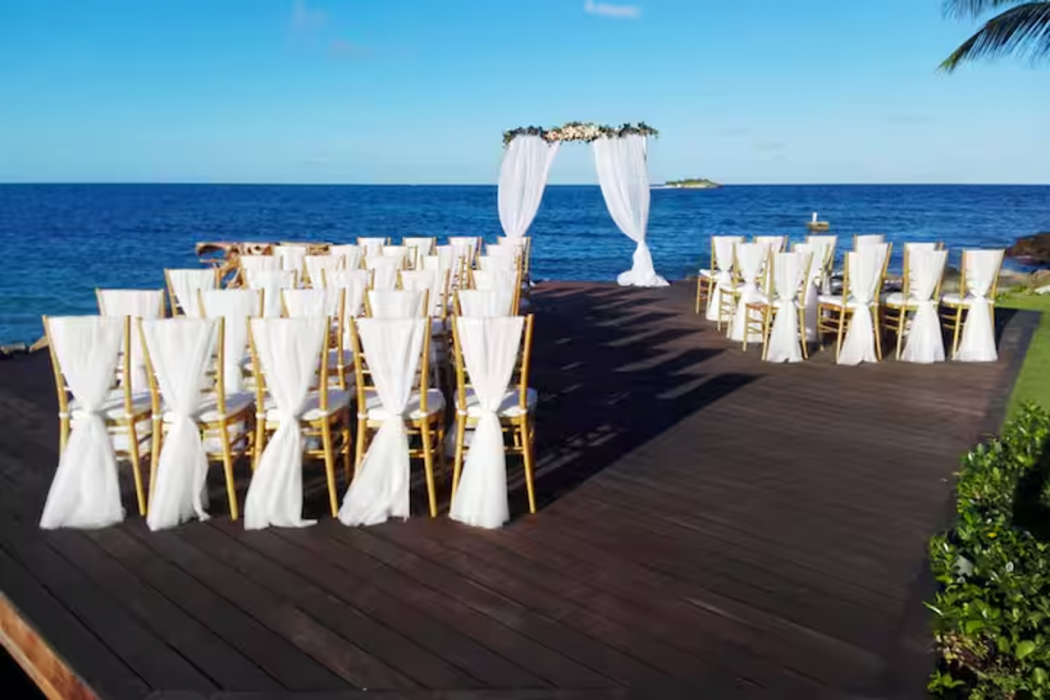 Hodges Bay Resort & Spa, an HQ Luxury Resort & Residences 24/67