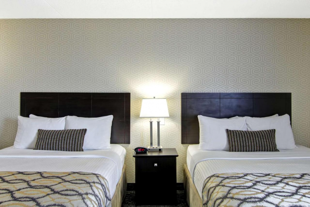 Radisson Hotel & Conference Centre West Edmonton, AB 8/33