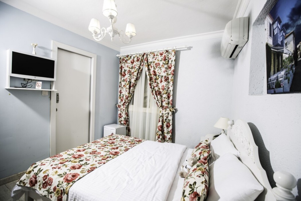 The White Hotel 33/92