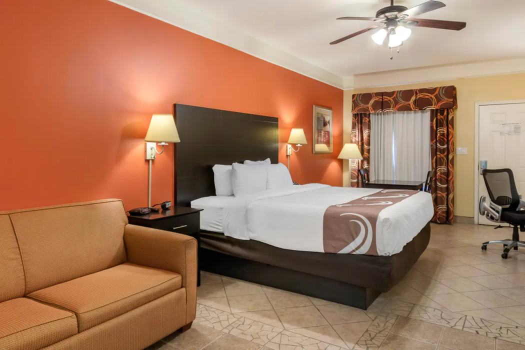 Quality Inn & Suites at The Outlets Mercedes/Weslaco 33/40