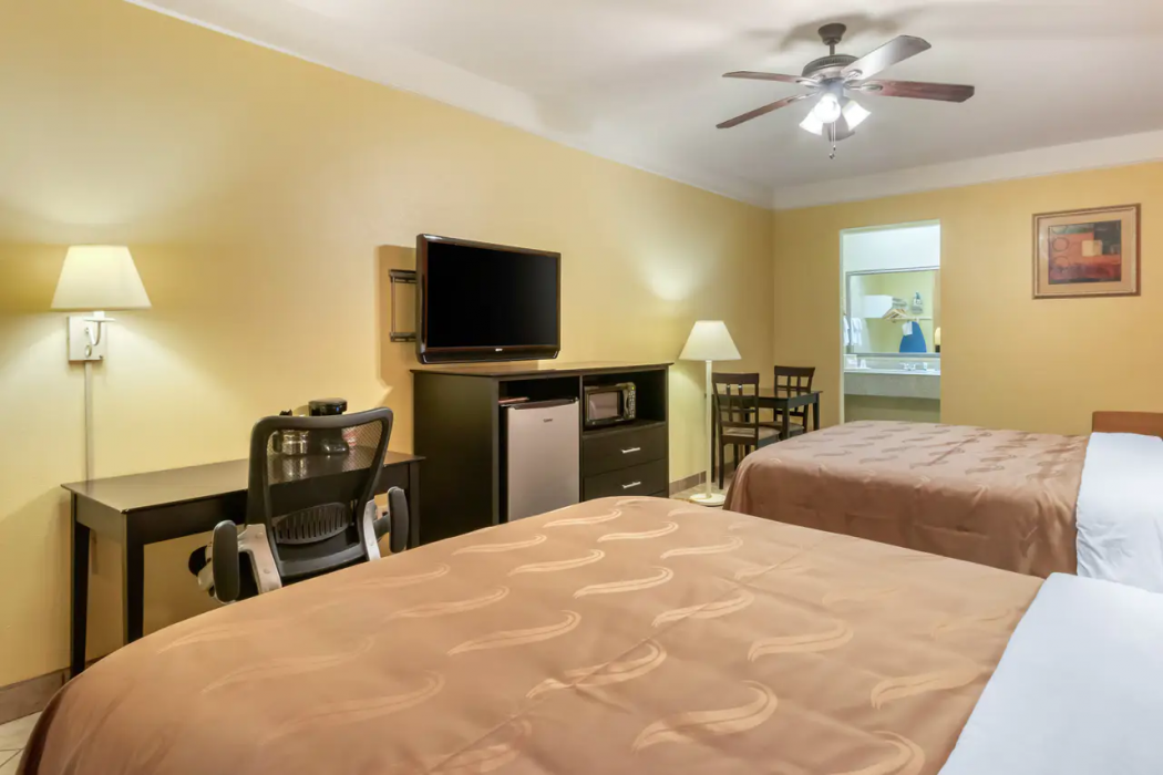 Quality Inn & Suites at The Outlets Mercedes/Weslaco 17/40