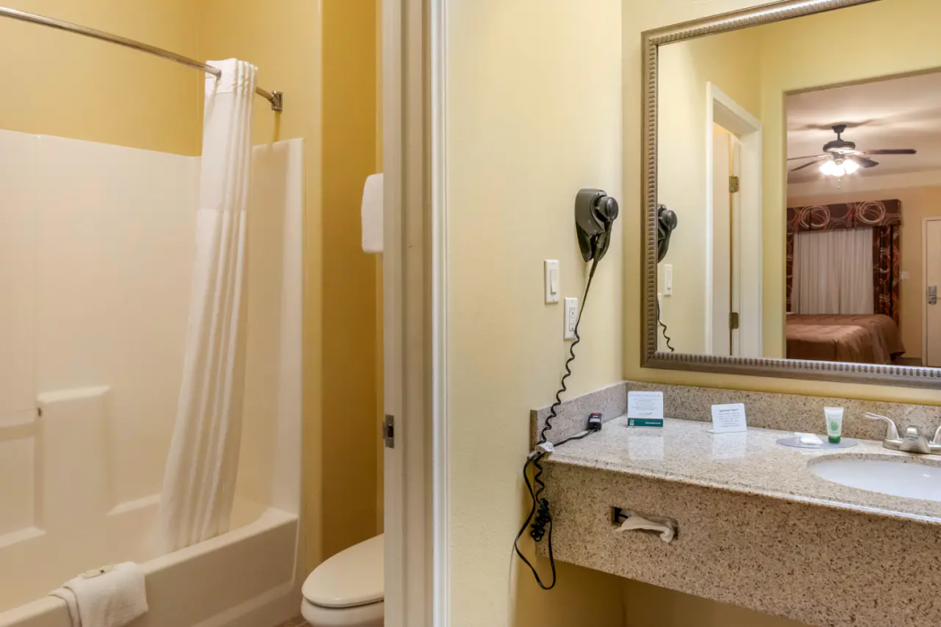 Quality Inn & Suites at The Outlets Mercedes/Weslaco 31/40