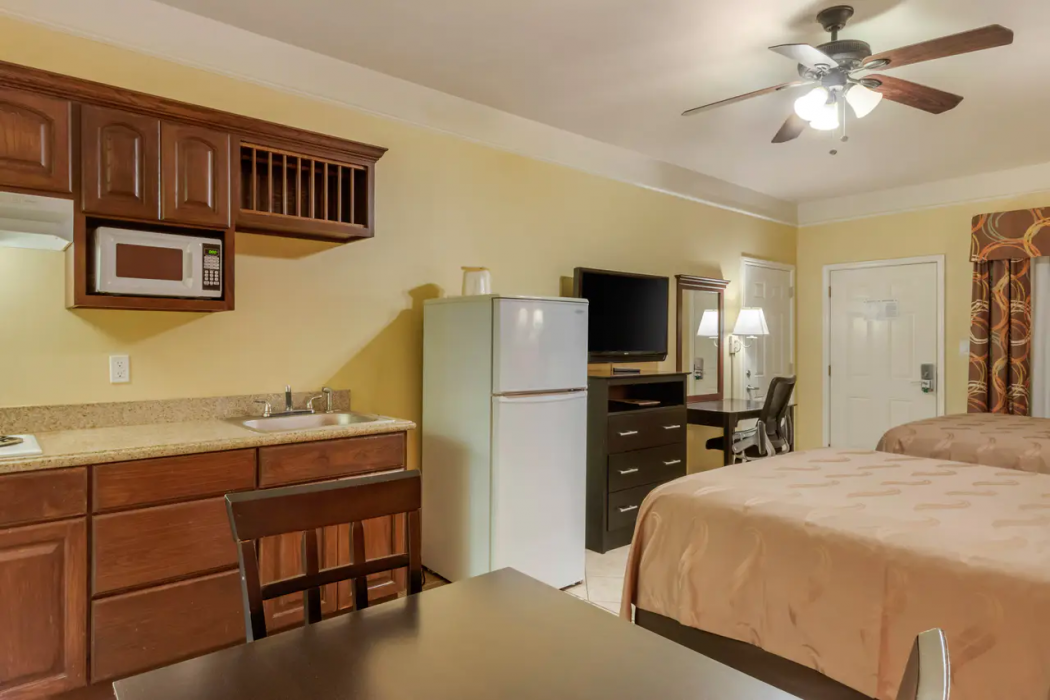 Quality Inn & Suites at The Outlets Mercedes/Weslaco 26/40