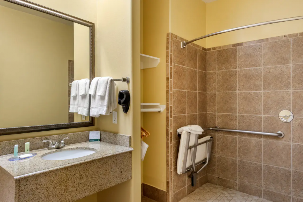 Quality Inn & Suites at The Outlets Mercedes/Weslaco 32/40