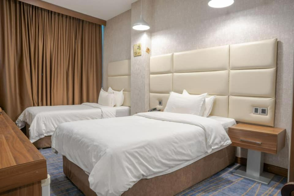Bloom Hotel 6/12