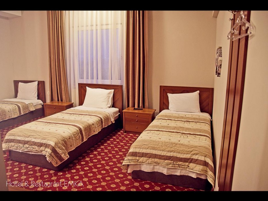 Emka Hotel 8/32