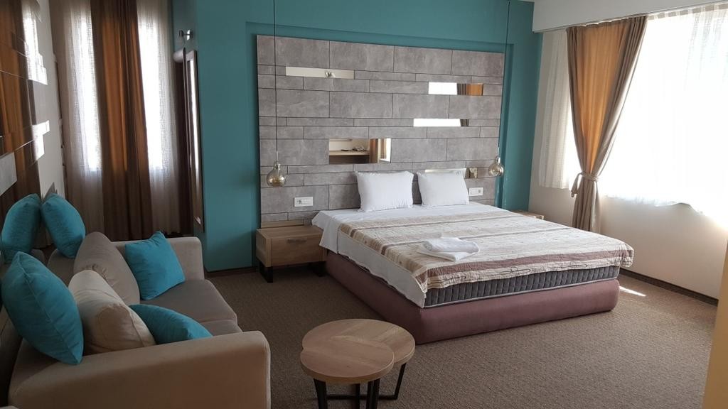 Emka Hotel 6/32