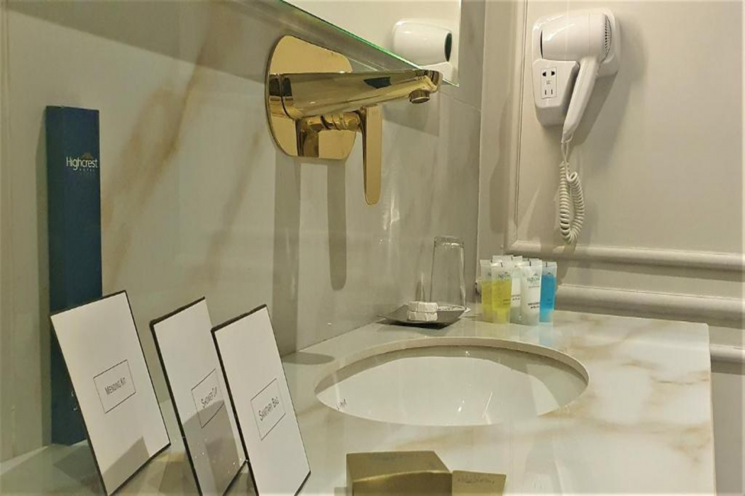 HighCrest Hotel 7/10