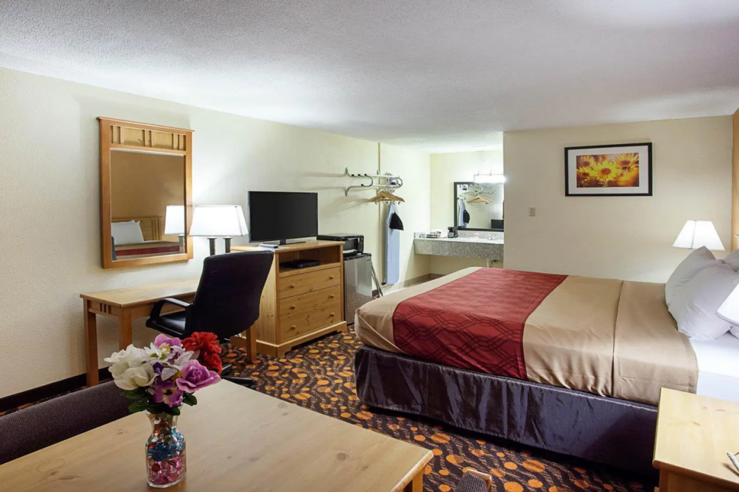 Econo Lodge Phillipsburg, KS 11/18