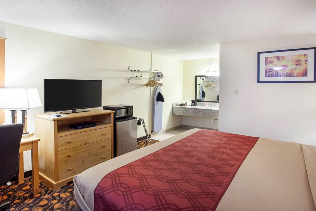 Econo Lodge Phillipsburg, KS 5/18
